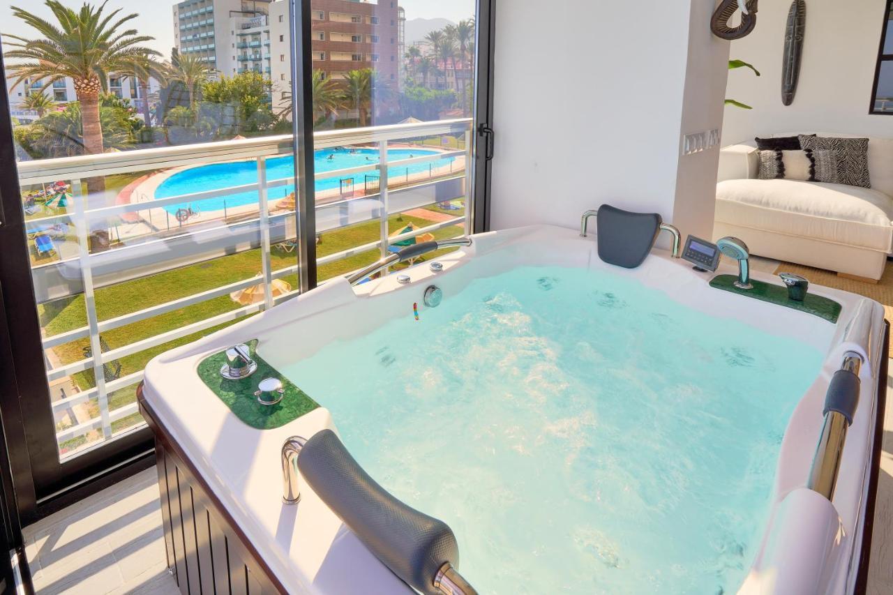 Savanna Beach. Amazing Apartment With Jacuzzi Torremolinos Buitenkant foto